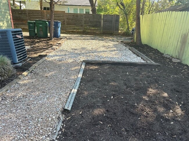 Building Photo - 1603 Cedar Ave