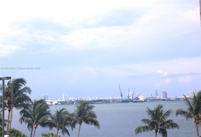 Building Photo - 540 Brickell Key Dr