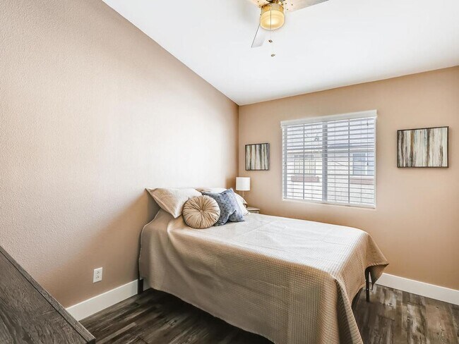 Building Photo - **SHORT TERM GATED LUXURY RENTAL** 3BDRM *2.5 BATH* 2 CAR GARAGE