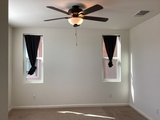 Building Photo - 229 Sunset Drive S