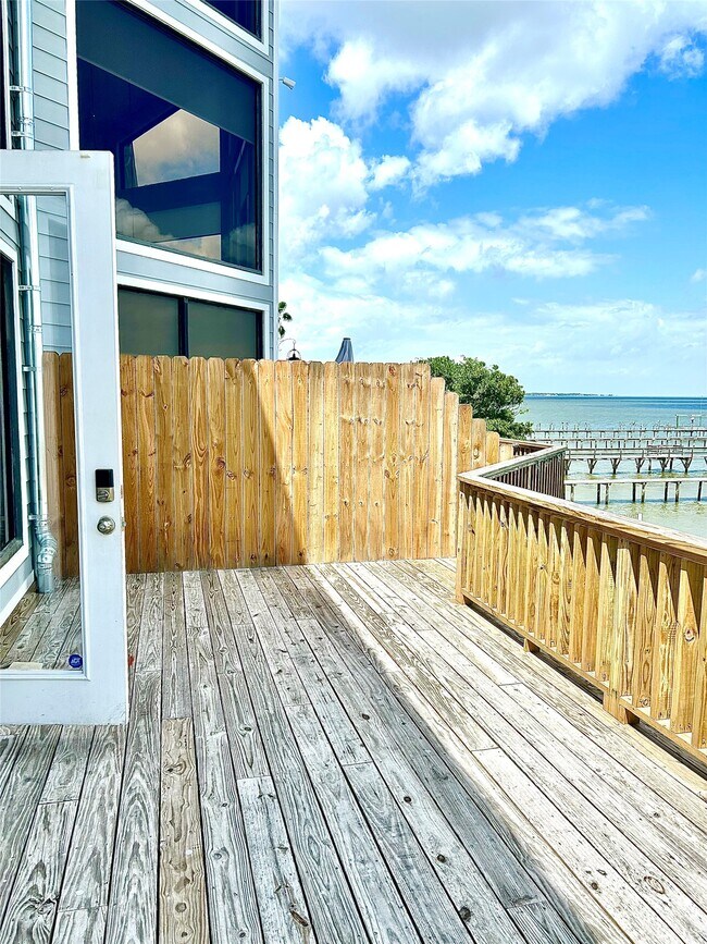 Building Photo - 807 Kipp Ave