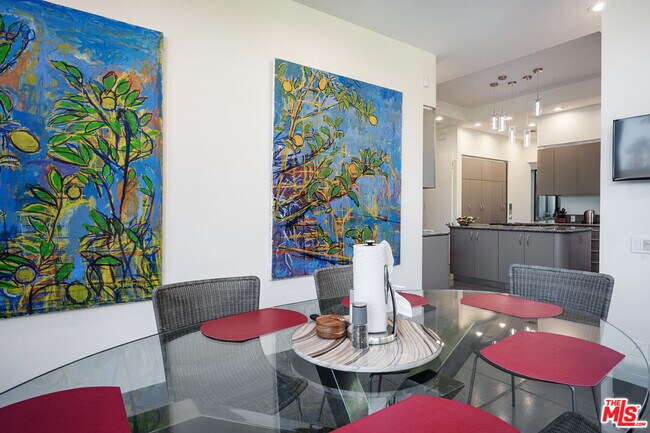 Building Photo - 6 Rocky Ln