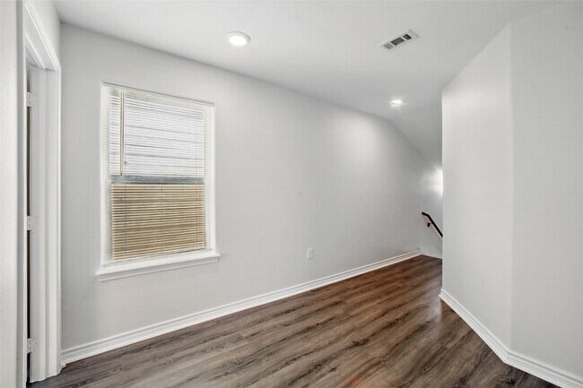 Building Photo - 16884 Kempwood