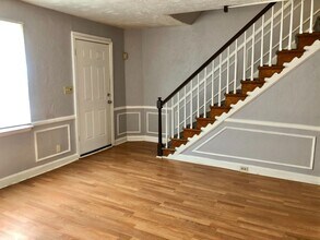 Building Photo - Large 3-Bed, w/ Central Air & Laundry in-unit