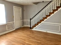 Building Photo - Large 3-Bed, w/ Central Air & Laundry in-unit