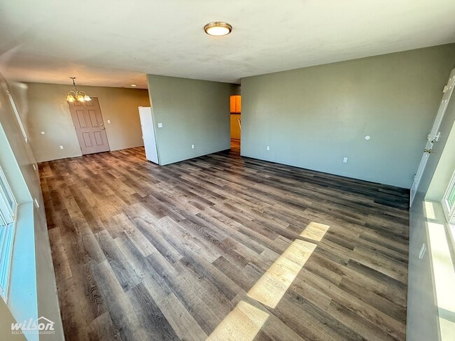 Building Photo - 1401 S 4th Ave