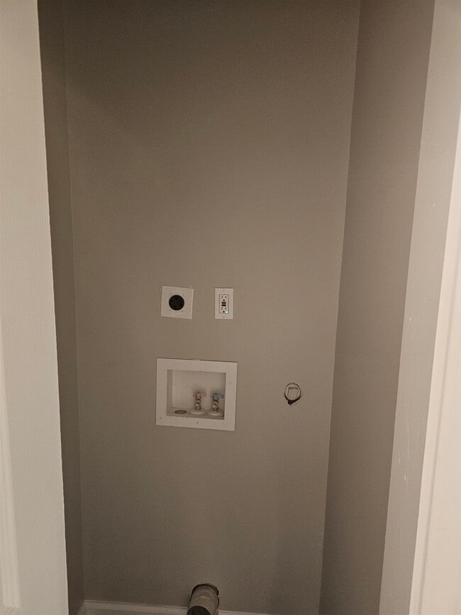 Building Photo - 30 E MCKELLAR St