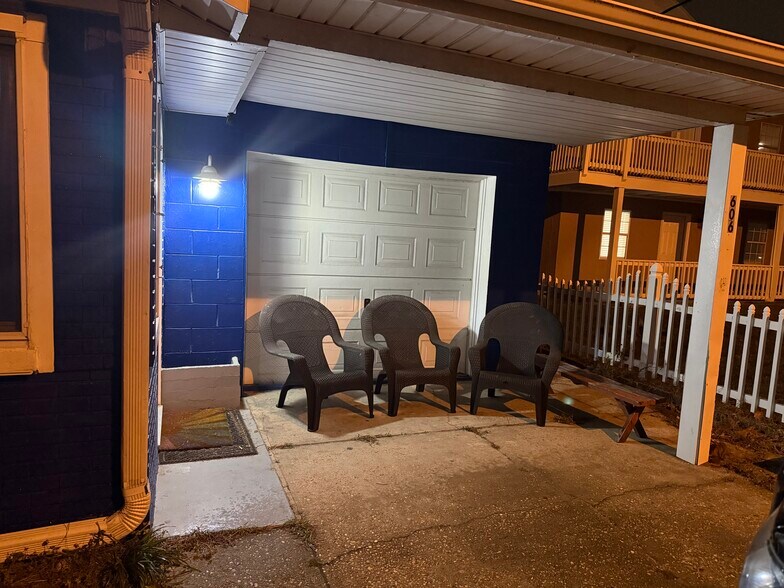 Entrance - 606 Lantana St