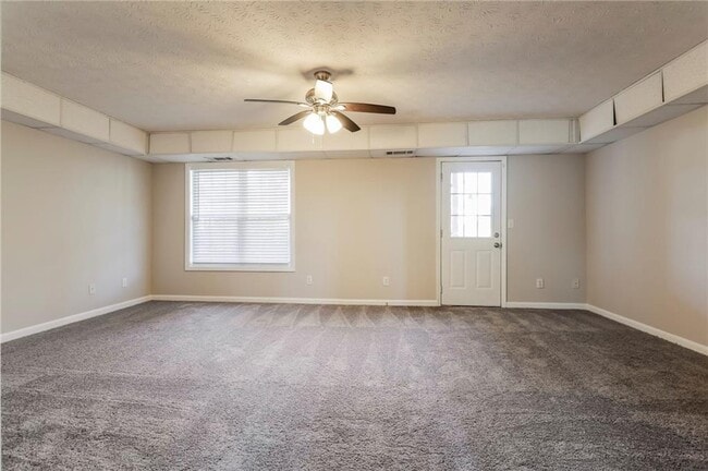 Building Photo - 535 Saddle Ridge Dr