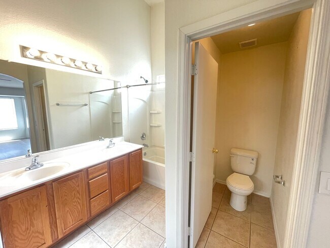 Building Photo - Fresh paint 3 Bedroom, 2 baths very low maintenance home