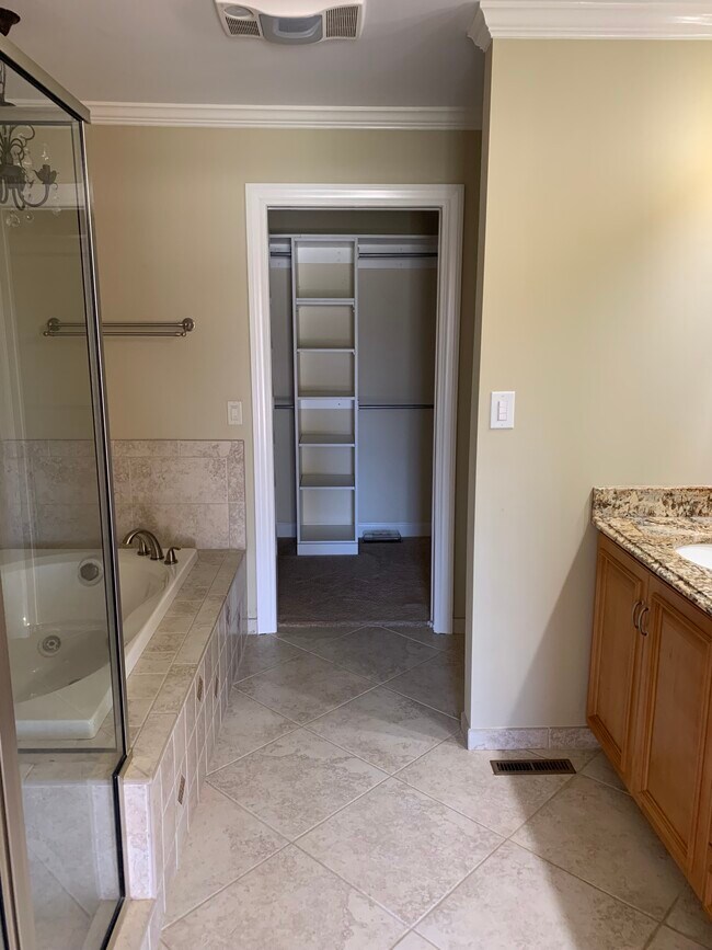 Building Photo - 132 Spyglass Dr