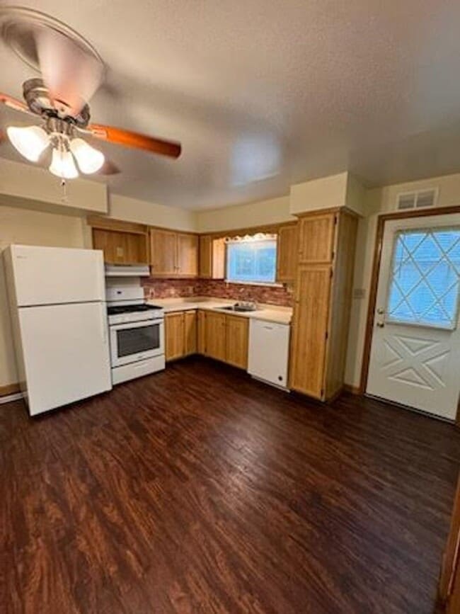 Building Photo - 489 S Edgehill Ave