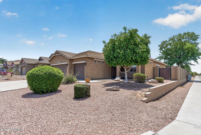 Building Photo - 10639 W Alex Ave