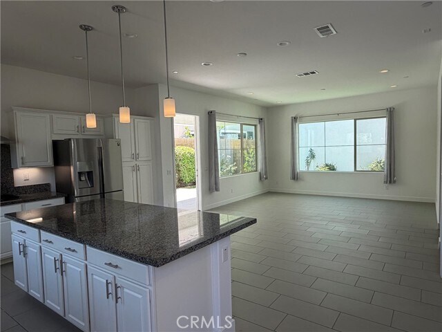 Building Photo - 178 Episode