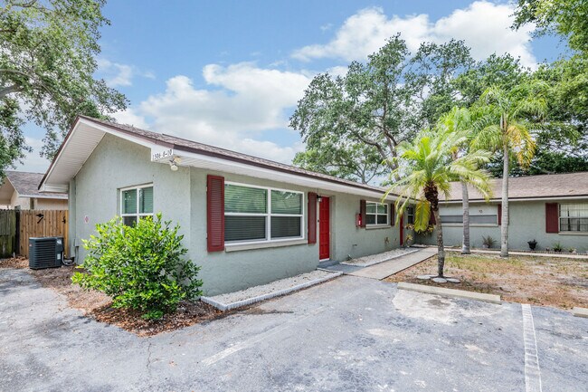 Building Photo - 1506 Leo Ln E