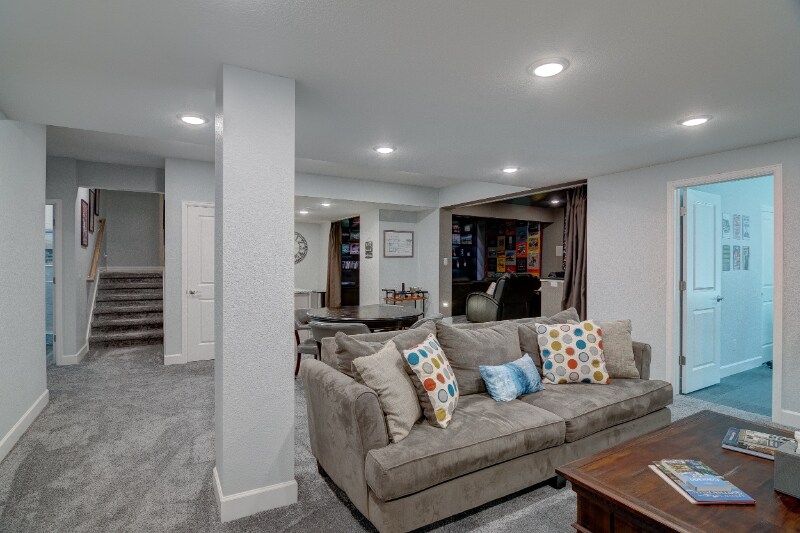 Building Photo - 532 Woodroot Cir