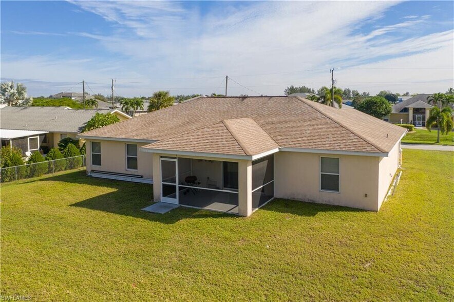 Building Photo - 2700 SW 15th Ave