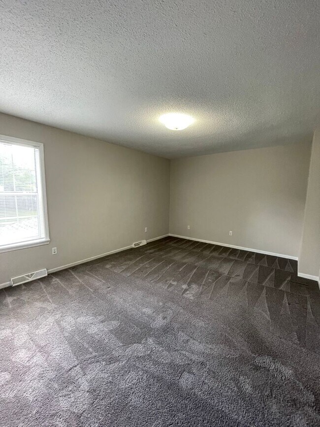 Building Photo - 2304-2306-2306 E Parks Edge Pl