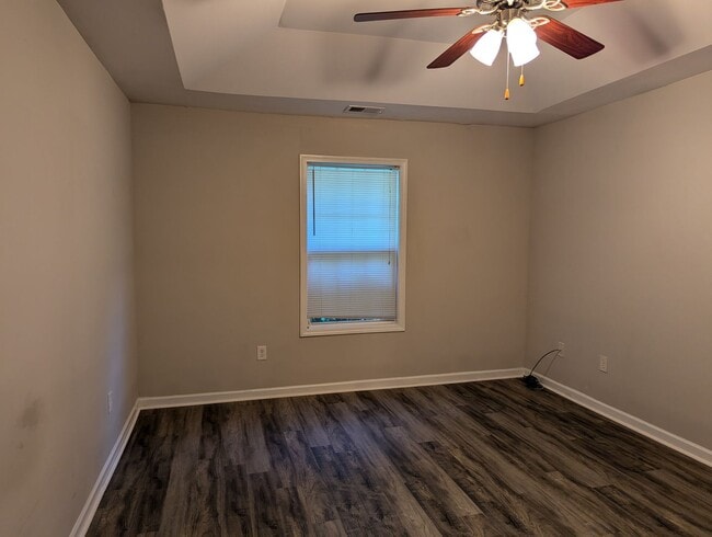 Building Photo - Nice Two Bedroom Duplex In A Great Location!