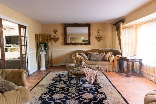 Building Photo - Sophisticated 4 bedroom Home in Coram for rent.