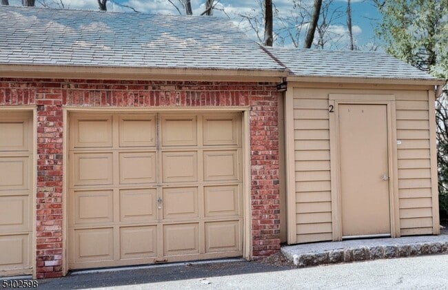 Building Photo - 35 Mews Ln