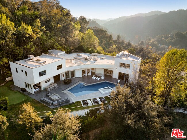 Building Photo - 2666 Hutton Dr