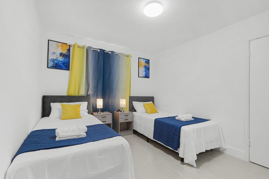 Building Photo - 3880 NW 5th St