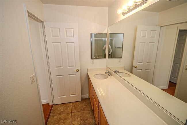 Building Photo - 132 Cadrow Castle Ct