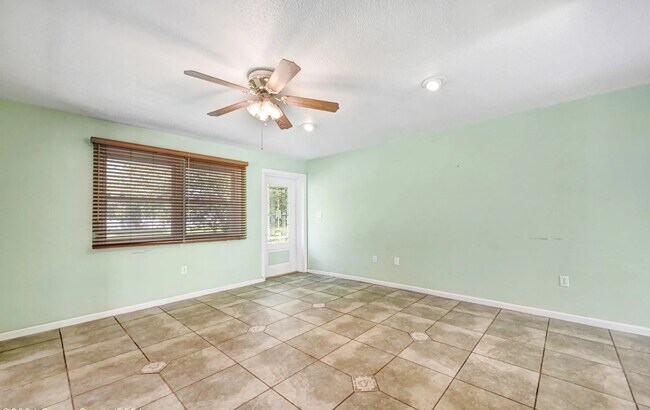 Building Photo - 4189 Hammock Dr