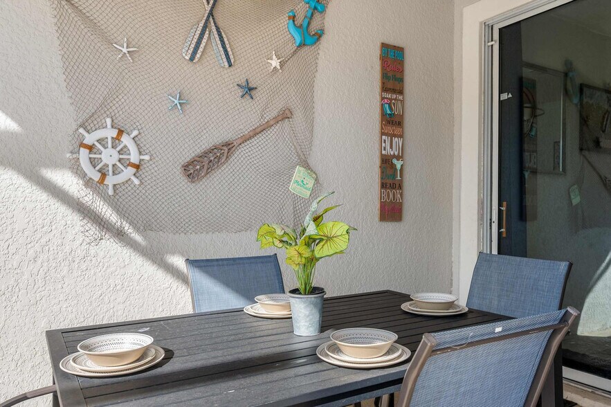 Building Photo - 8988 Stinger Dr