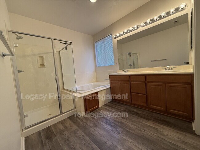 Building Photo - 1552 Bailey Dr