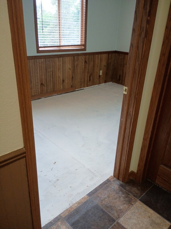 Building Photo - 615 S Chestnut St