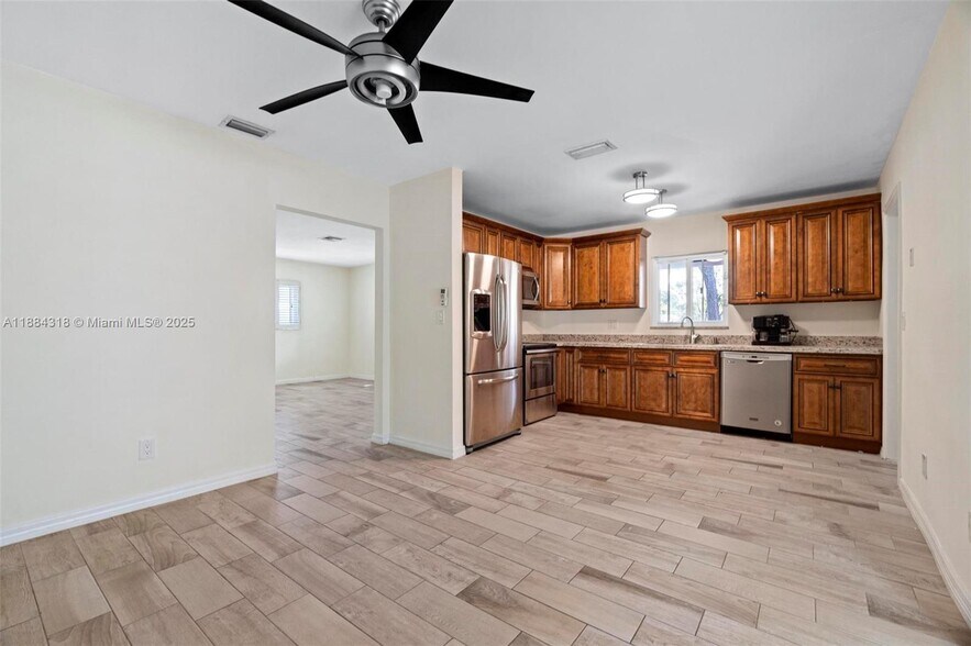 Building Photo - 838 NW 10th Ave