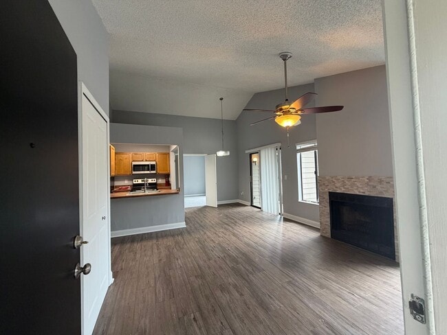 Building Photo - 549 Sun Ridge Pl