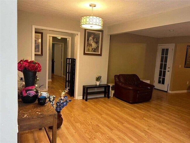 Building Photo - 3415 Glensford Dr