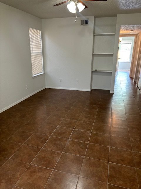 Primary Photo - Spacious 2 Bed/2 Bath Apartment