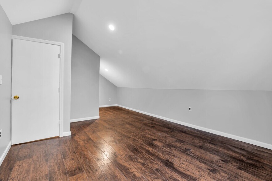 Building Photo - 181 Jacoby Street