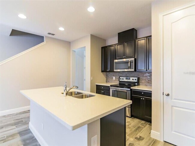 Building Photo - 15470 Honeybell Dr