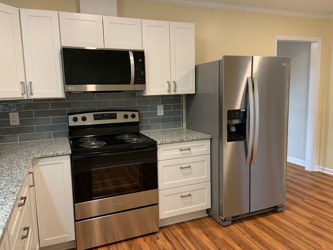 Building Photo - 3 BR House near Guilford College w/ Garage