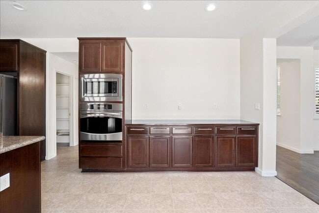 Building Photo - 957 Antiquity Dr