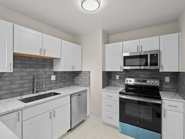 Building Photo - Remodeled Midtown Bungalow