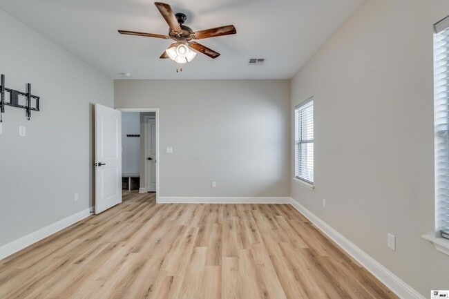 Building Photo - 134 Clearwater Cir