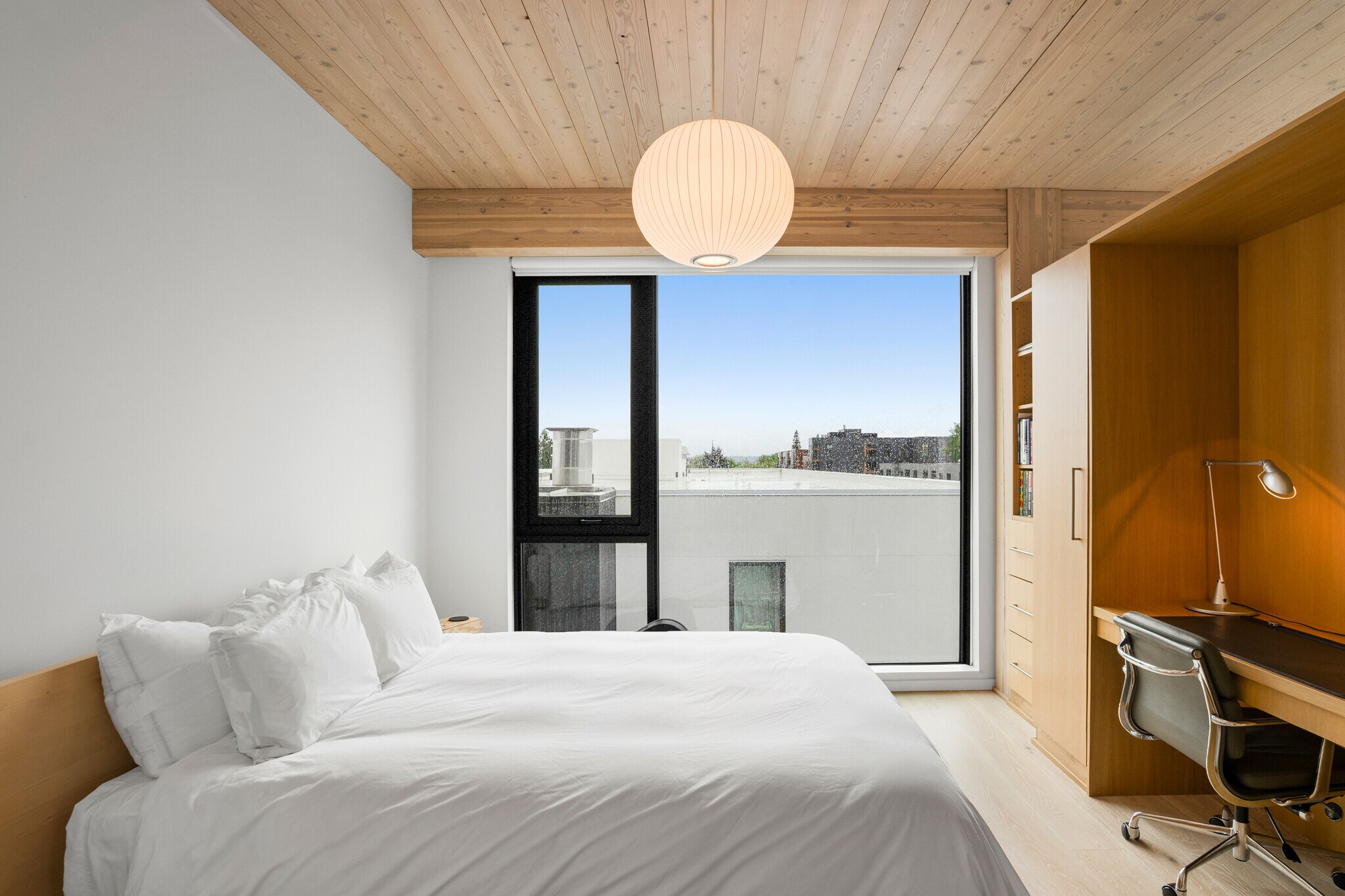 Building Photo - 12 NE Fremont St