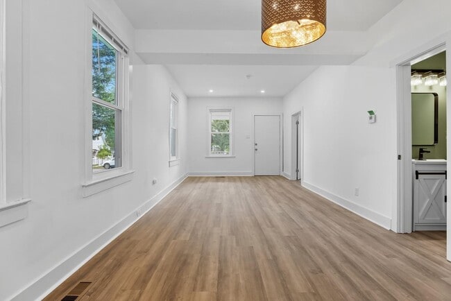Building Photo - 3802 Parkwood St