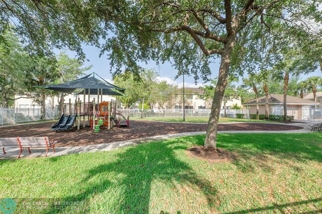 Building Photo - 9090 NW 40th Pl