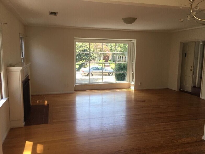 Building Photo - 1665 Santa Maria Ave