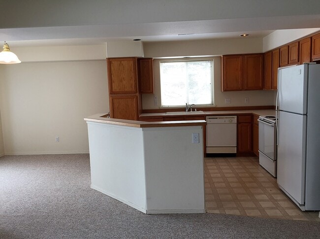 Building Photo - 2305 W Woodin Ave