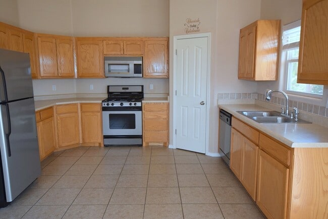 Building Photo - Great 3 Bedroom Home
