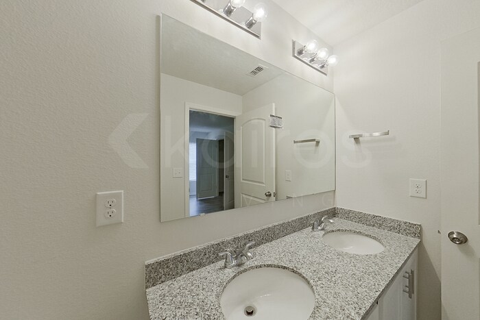 Building Photo - 20 Reindeer Ln