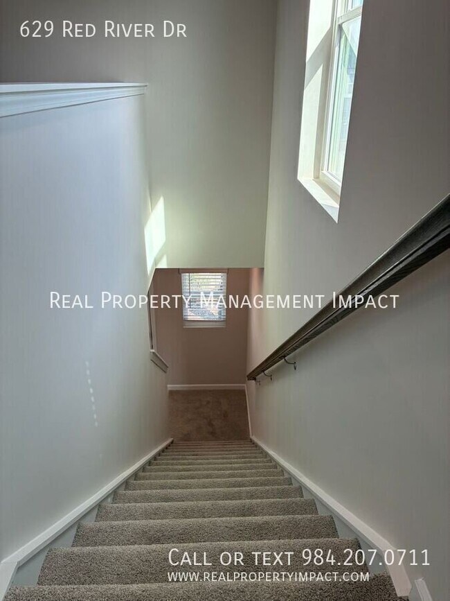 Building Photo - 629 Red River Dr